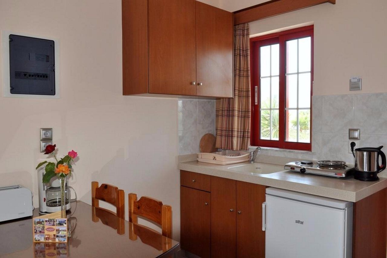 Sandys Studios Apartments And Log Villas ซาลิดี ภายนอก รูปภาพ