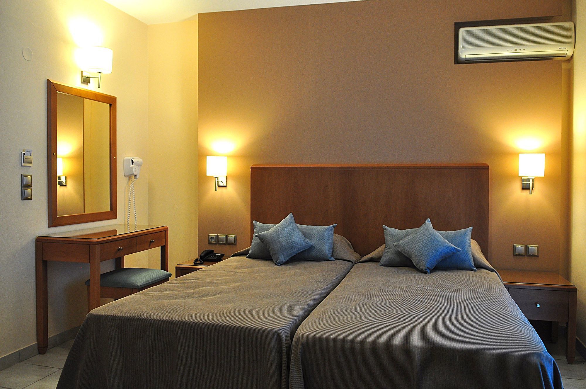 Sandys Studios Apartments And Log Villas ซาลิดี ภายนอก รูปภาพ