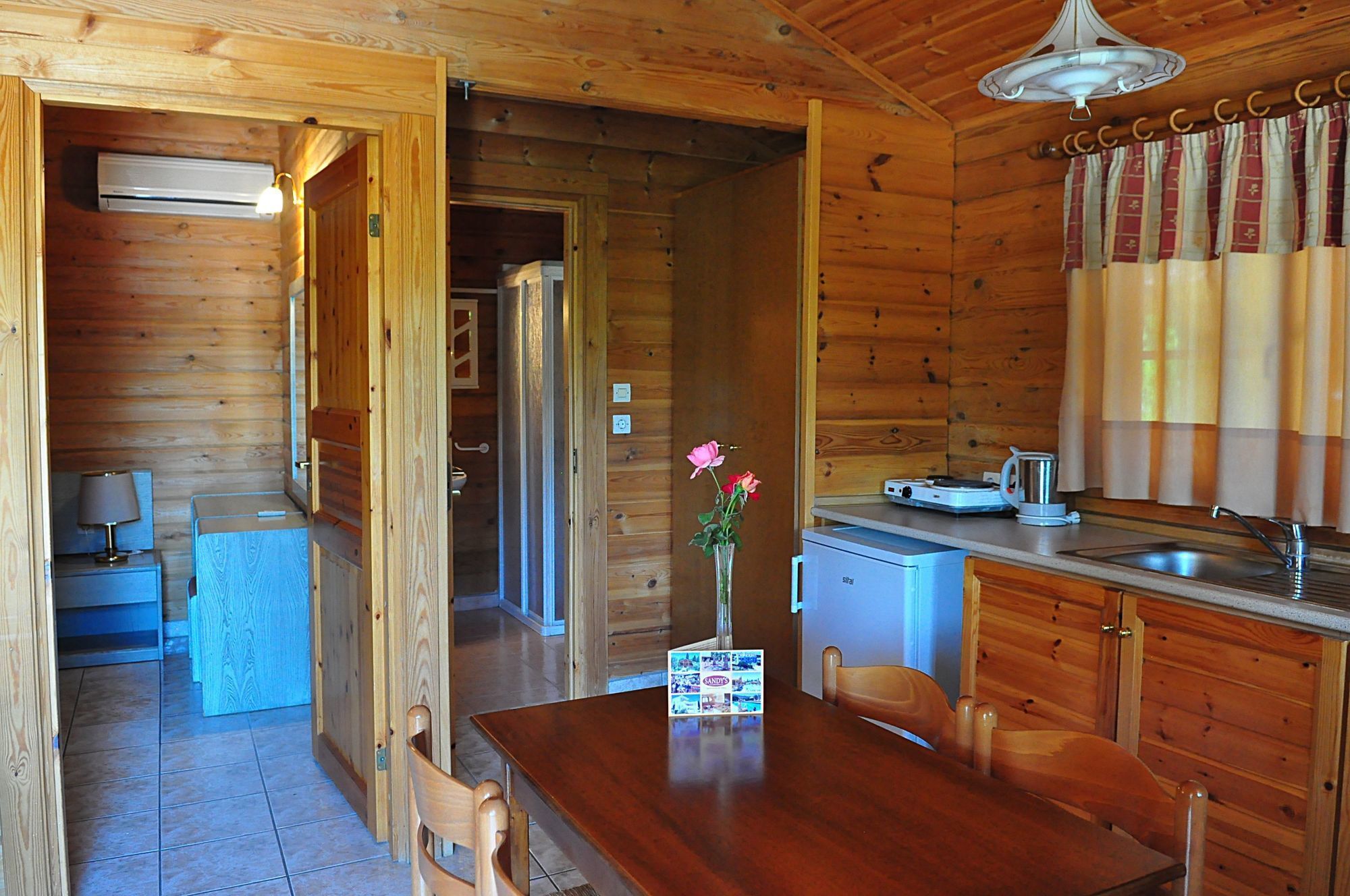 Sandys Studios Apartments And Log Villas ซาลิดี ภายนอก รูปภาพ