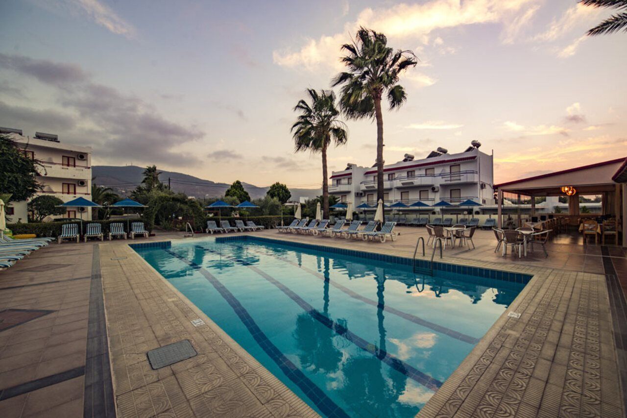 Sandys Studios Apartments And Log Villas ซาลิดี ภายนอก รูปภาพ